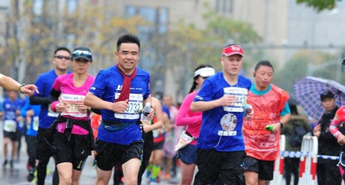 正保远程教育董事长、CEO朱正东先生参加马拉松比赛